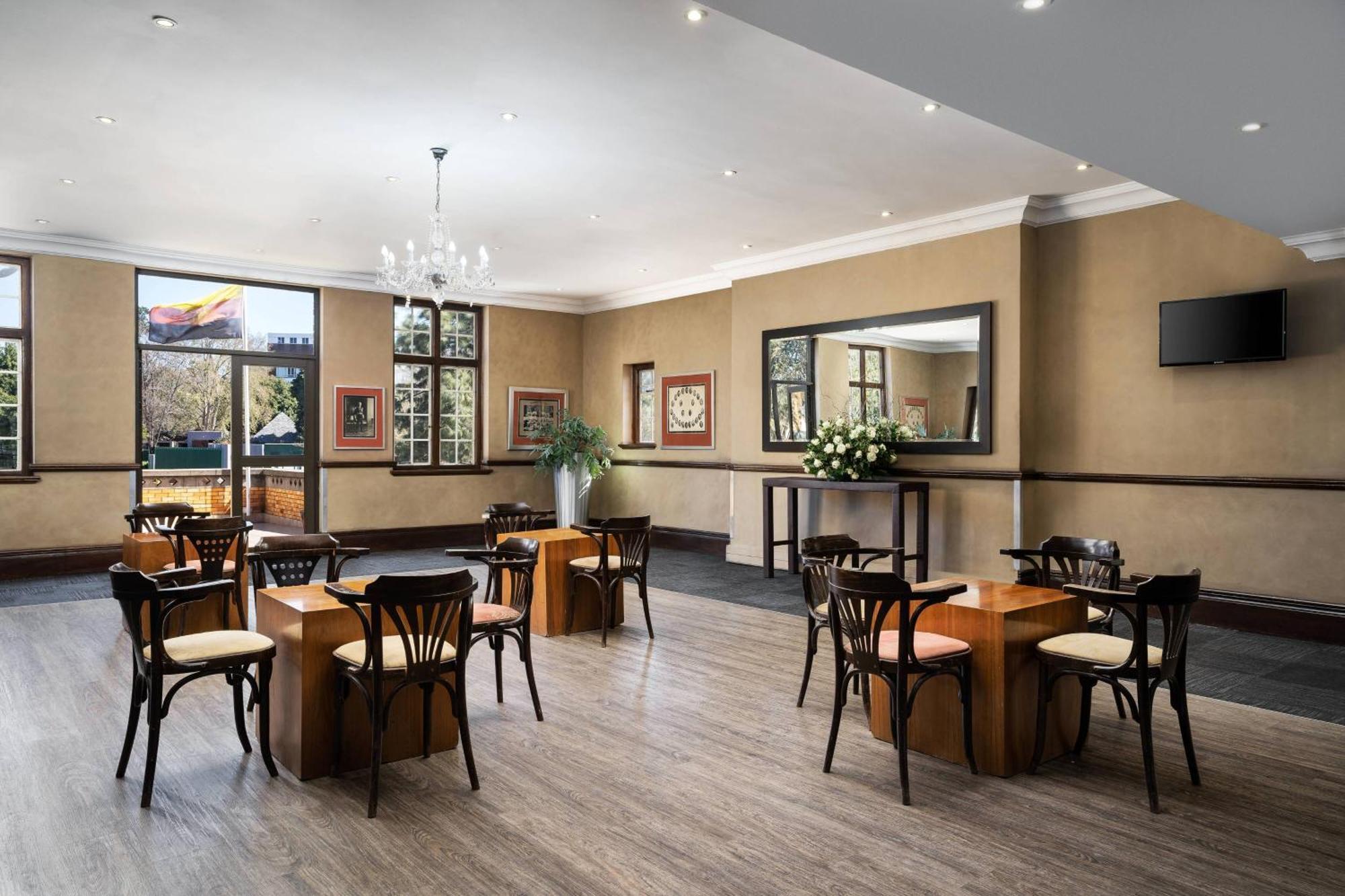 Protea By Marriott Wanderers Hotel 4*