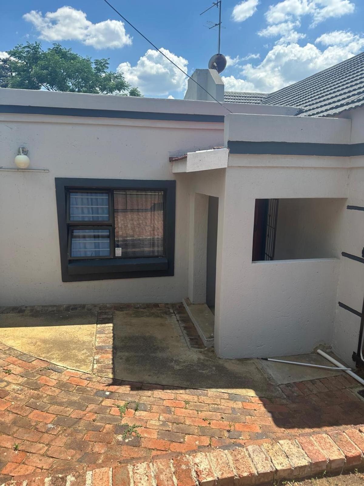 Modern & Private Flat Johannesburg