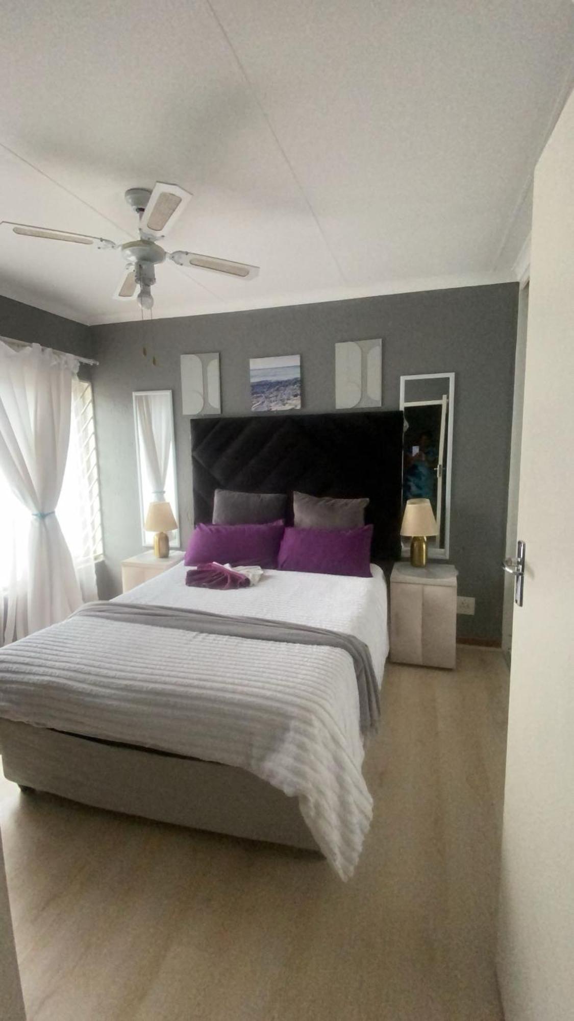 Snowy Purple Sandton 1 Apartment *