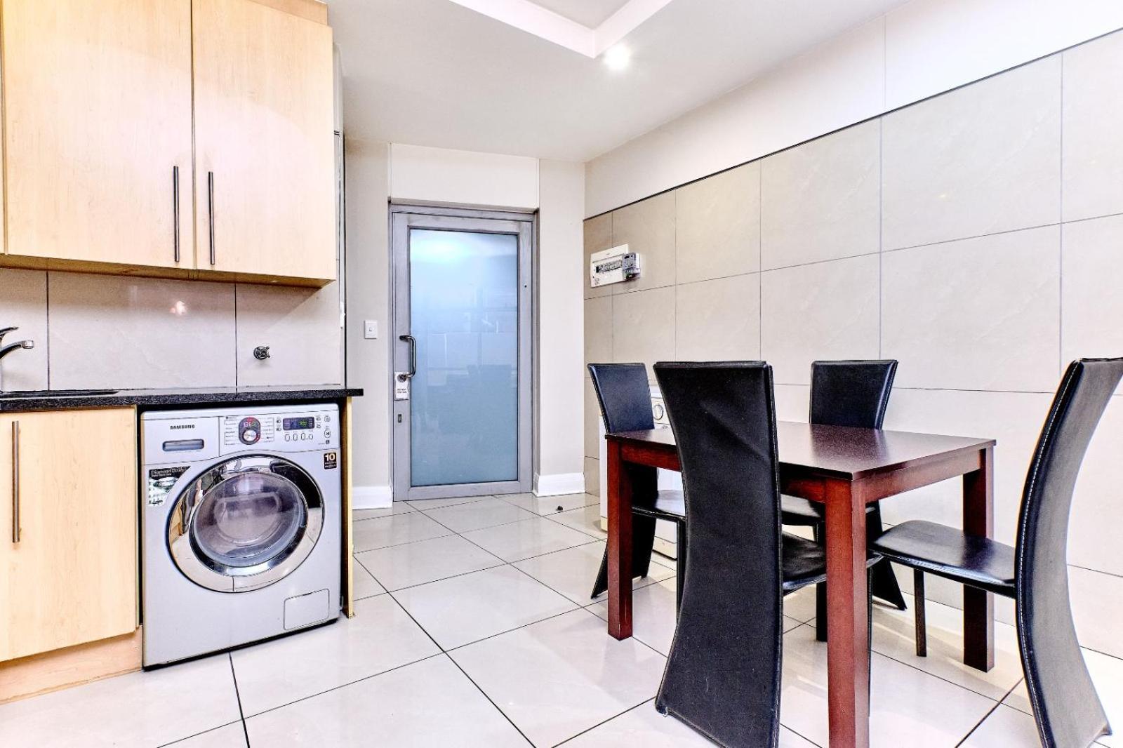 Apartamento Sandton Comfort At Hydro Joanesburgo
