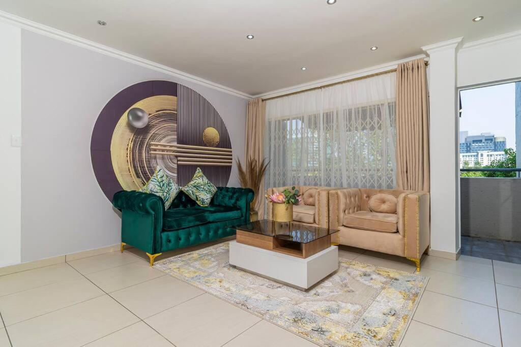 I St Tropez Sandton Luxury Apartment Johannesburg