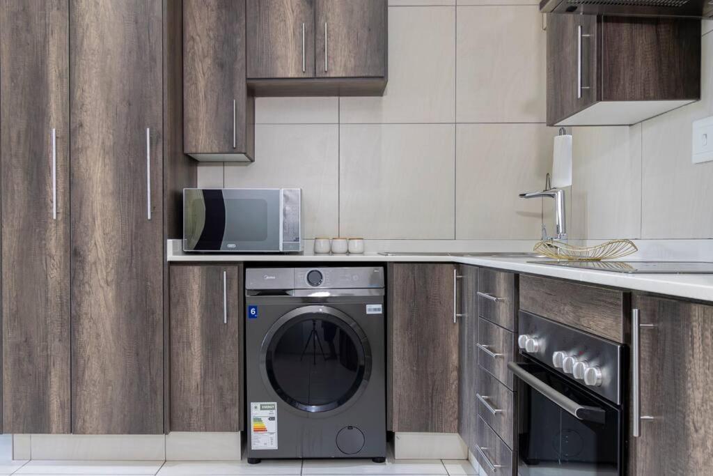 I St Tropez Sandton Luxury Apartment *