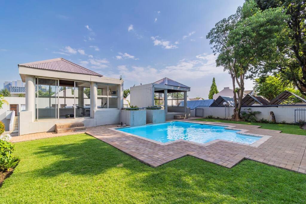 I St Tropez Sandton Luxury * Johannesburg