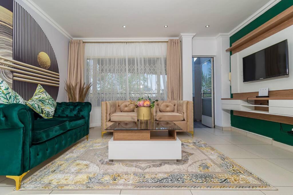 I St Tropez Sandton Luxury Apartment *