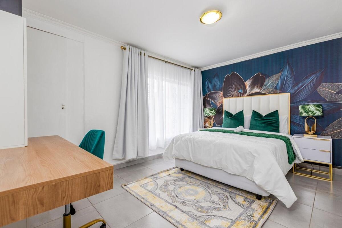 Ii St Tropez Sandton Luxury Apartment Johannesburg