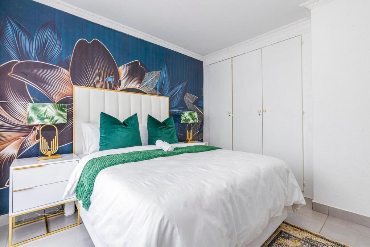 Ii St Tropez Sandton Luxury Apartment *