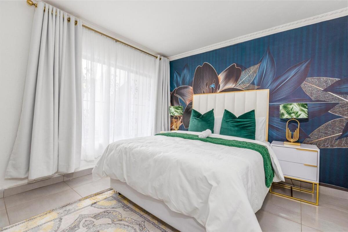 Ii St Tropez Sandton Luxury Apartment *