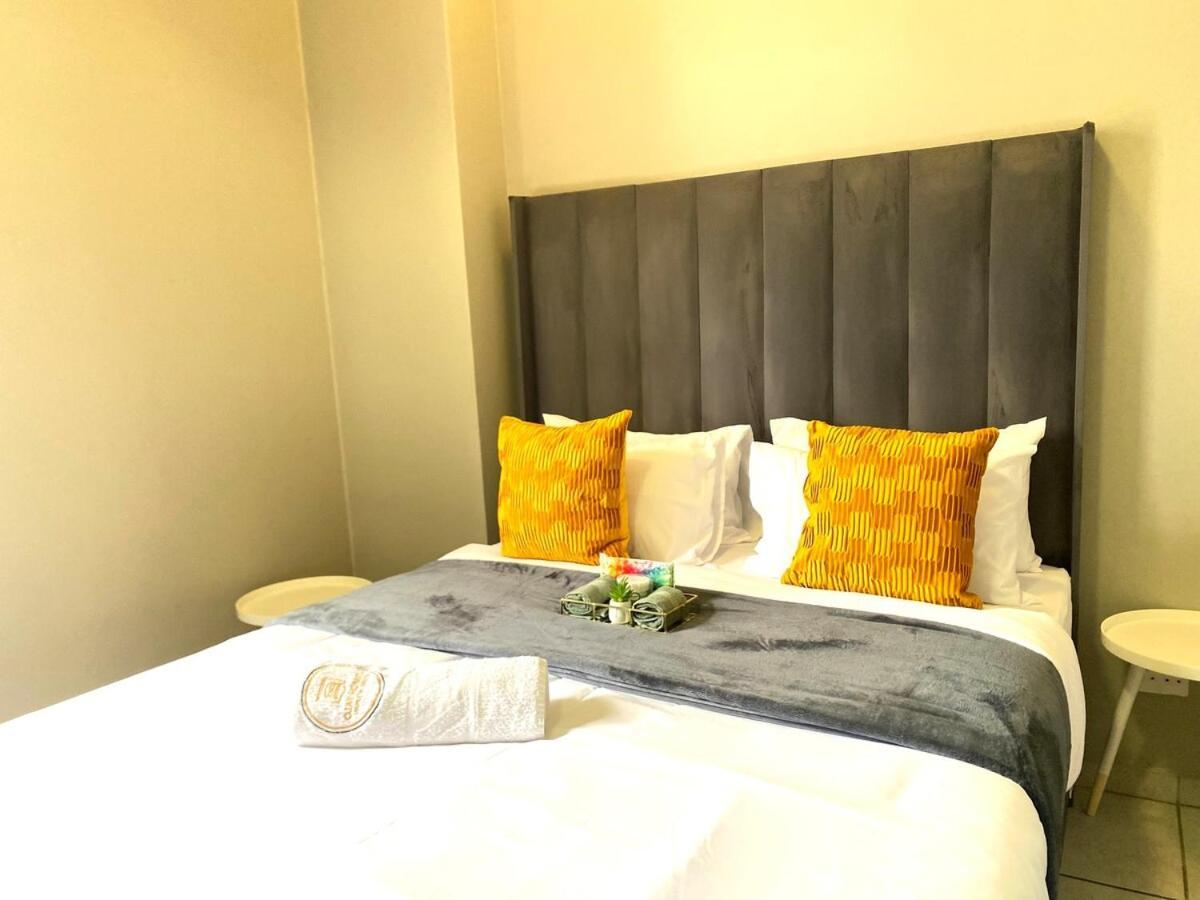 Ojay In Rosebank Apartment *