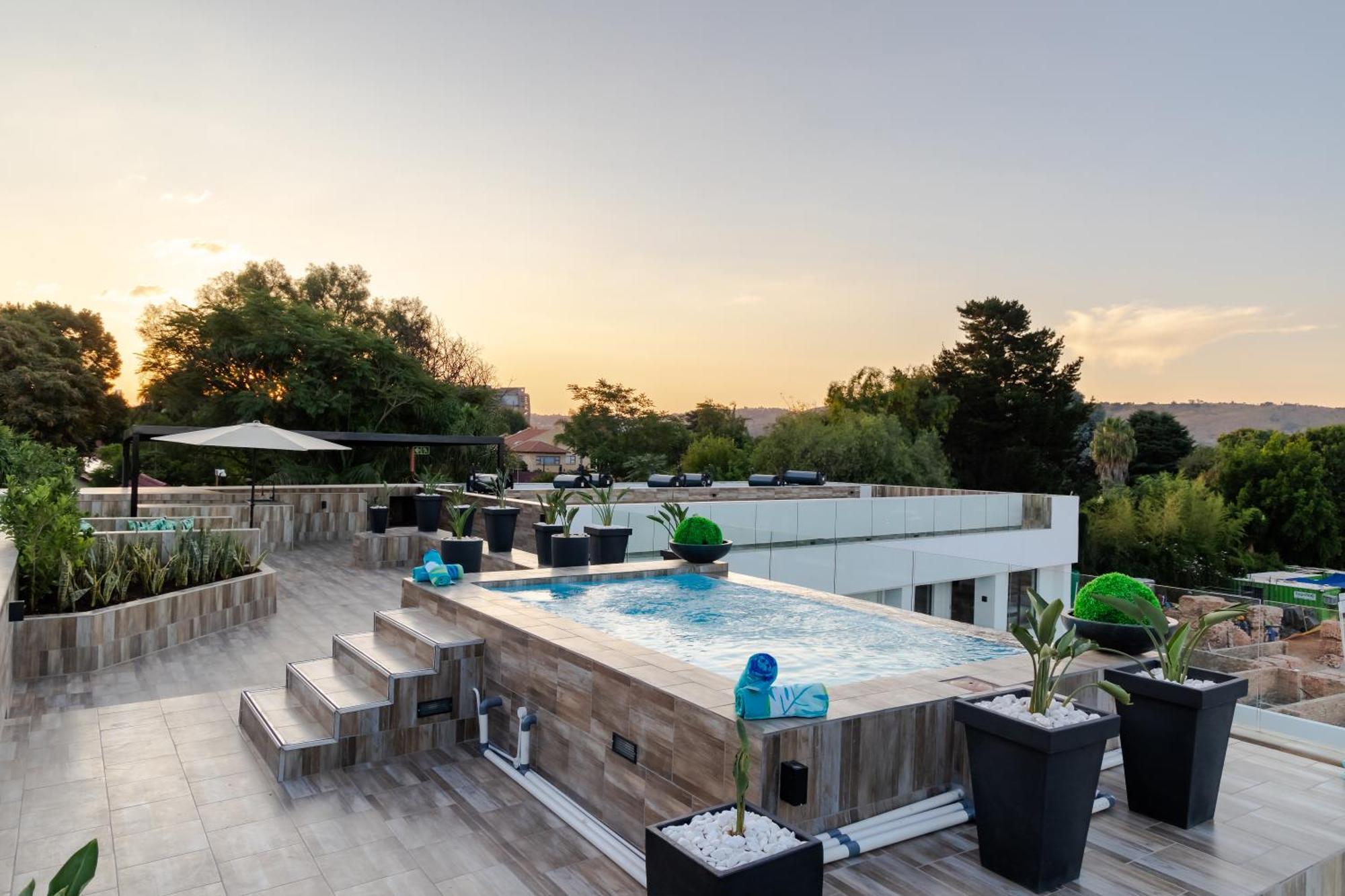 Bedfordview & * Johannesburg