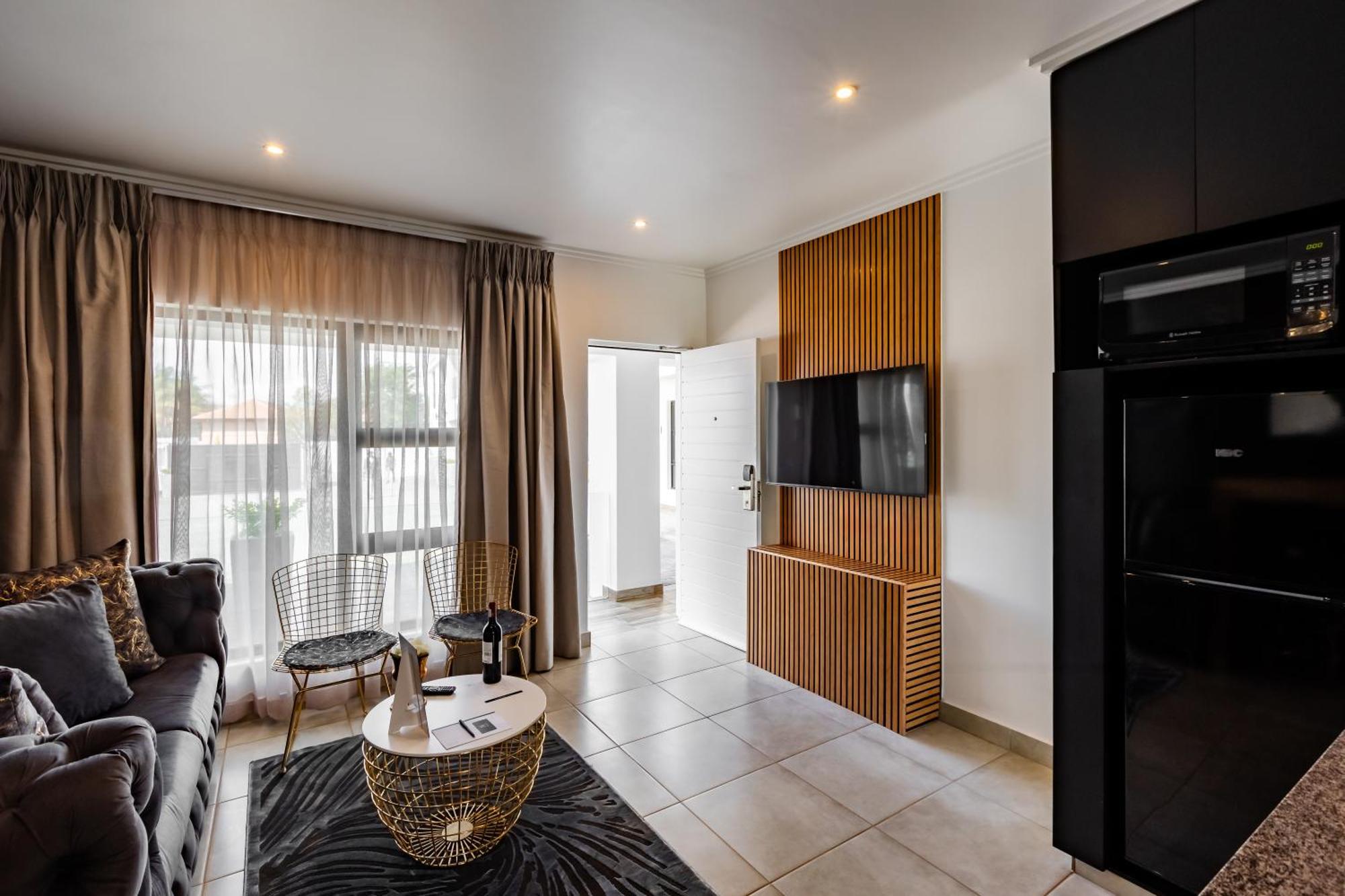 Bedfordview & * Johannesburg