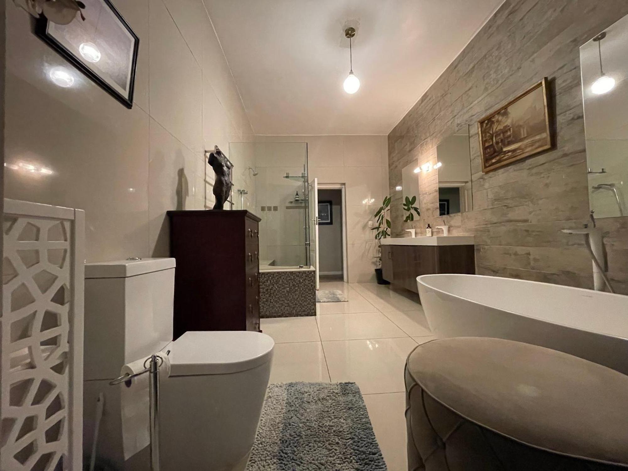 The Ridgeback, 4 Bedroom House Bryanston Holiday home