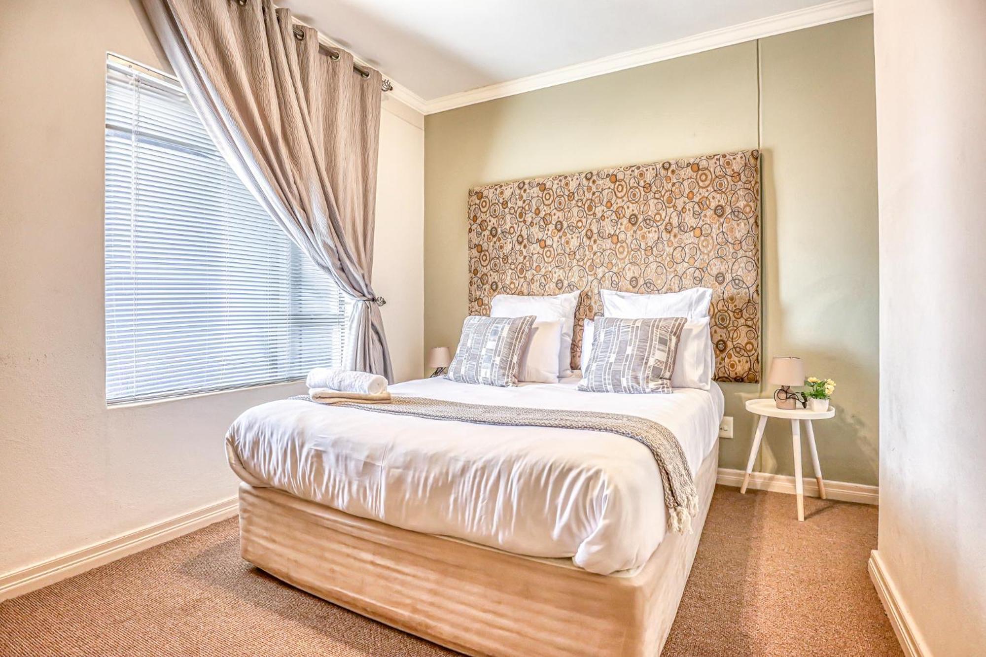 An Elegant 2-bedroom In Sandton * Johannesburg
