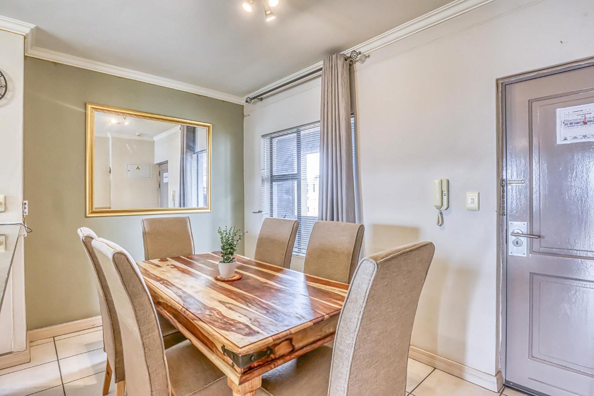 An Elegant 2-bedroom In Sandton Apartment *