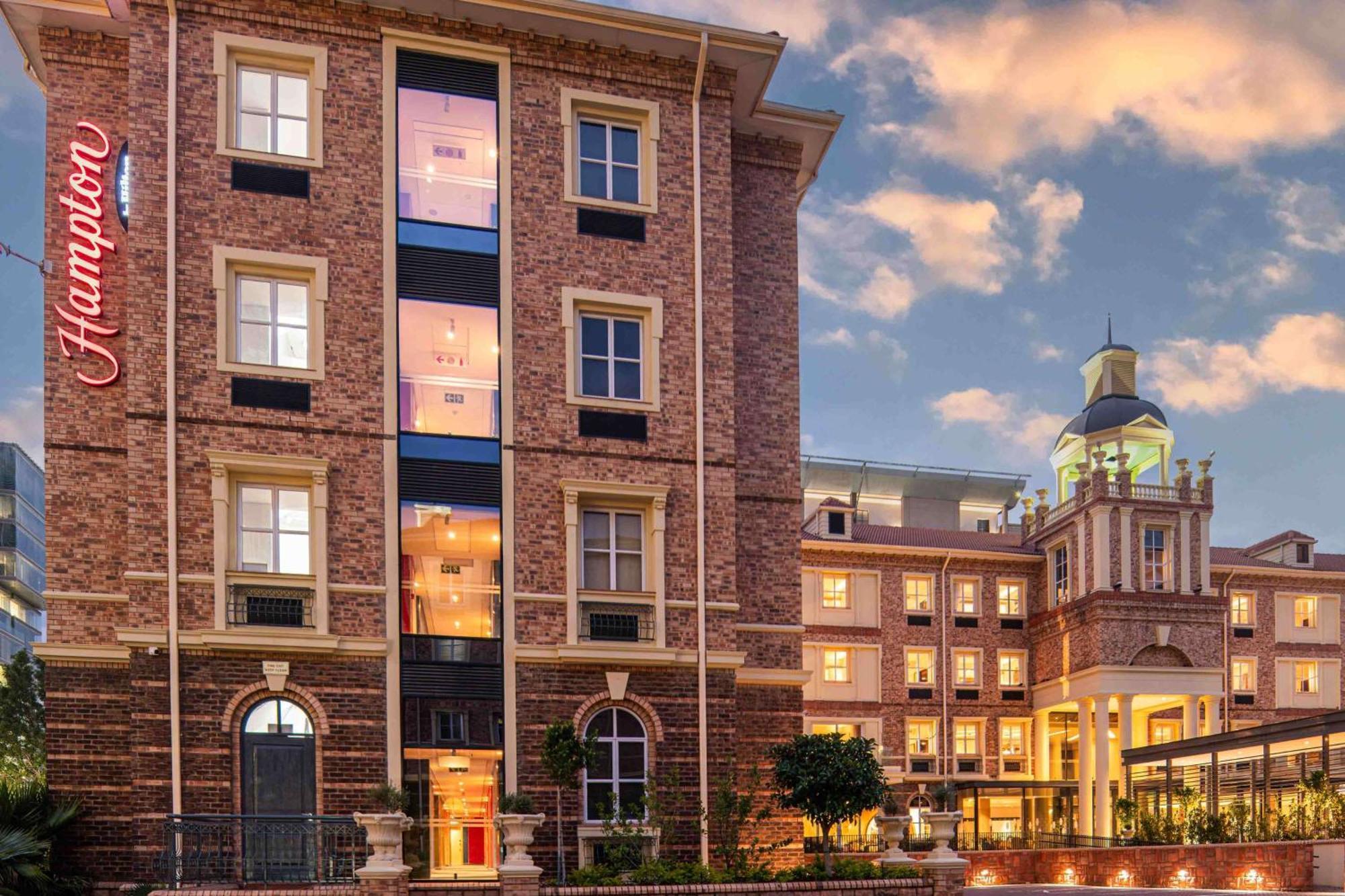 Hotel Hampton By Hilton Sandton Grayston 4*