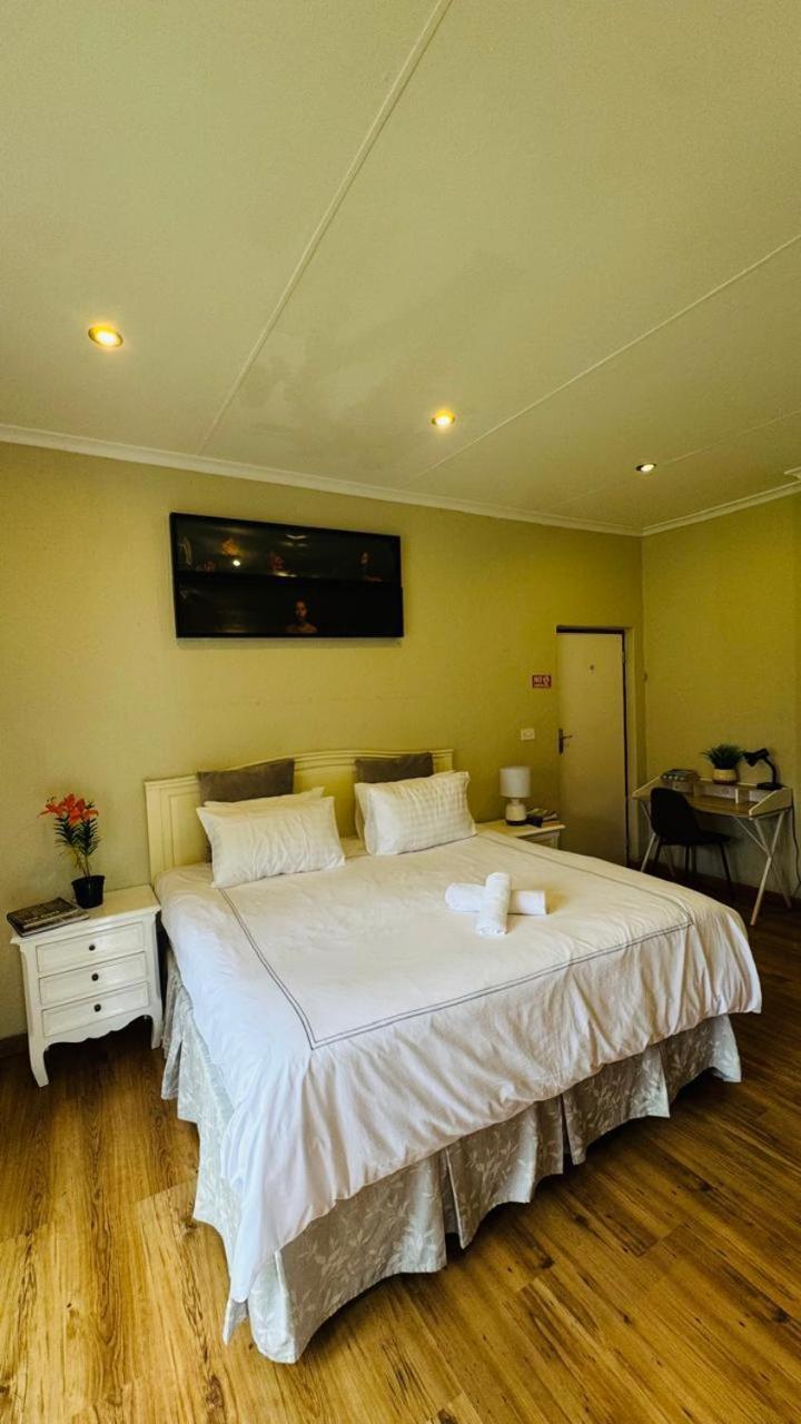 Urbanzuluhouse Guest house Johannesburg