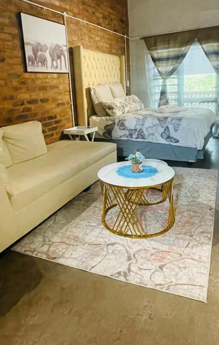 The Beverly By Maboneng Guest house *