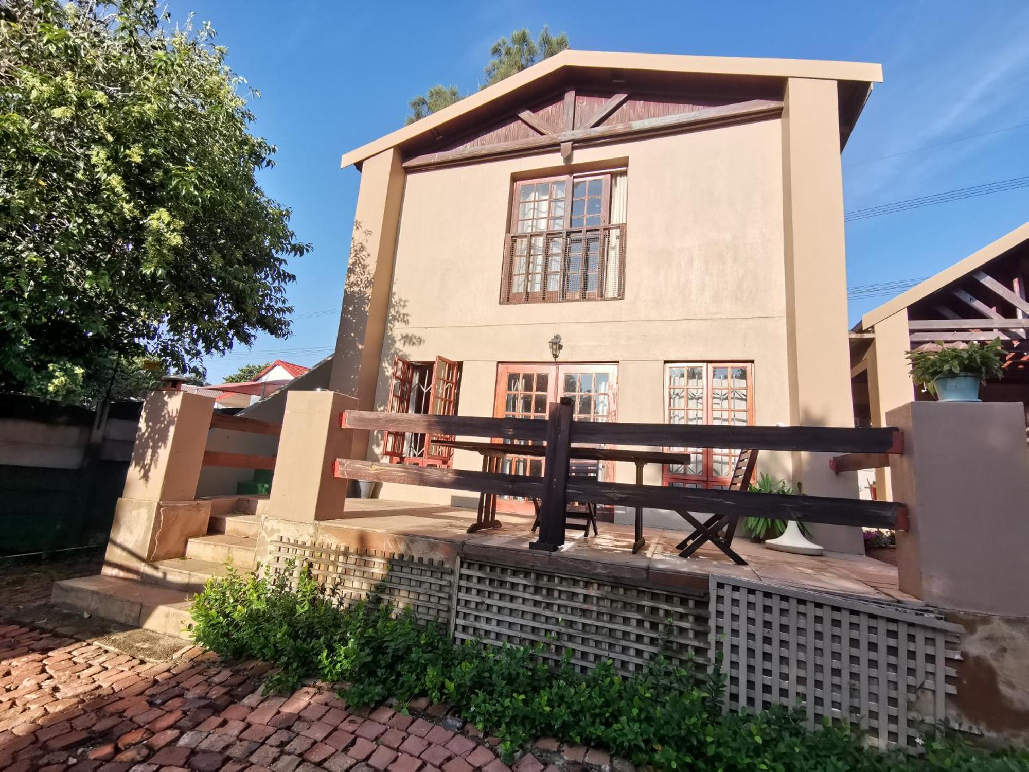 Paulshof Sandton - Hluhluwe Road Complex Homestay *