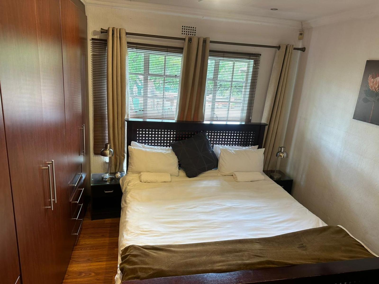 Homestay Paulshof Sandton - Hluhluwe Road Complex