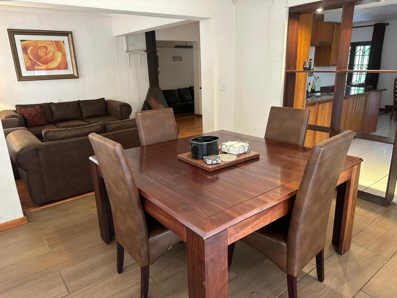 Homestay Paulshof Sandton - Hluhluwe Road Complex *