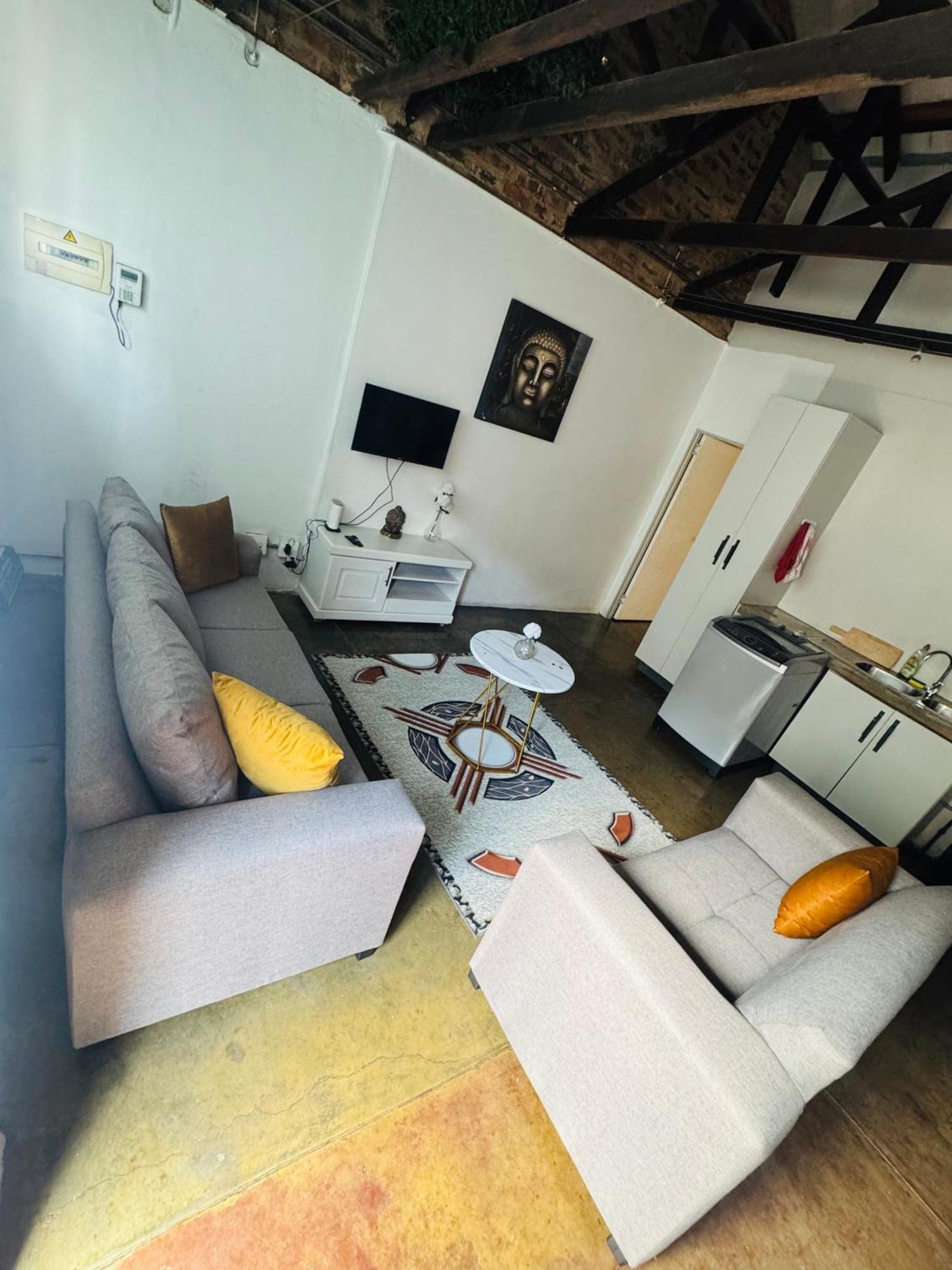 Uptown Oasis 2 Bedrooms , 2 Bathrooms In Maboneng With Unlimited Wifi Apartment *