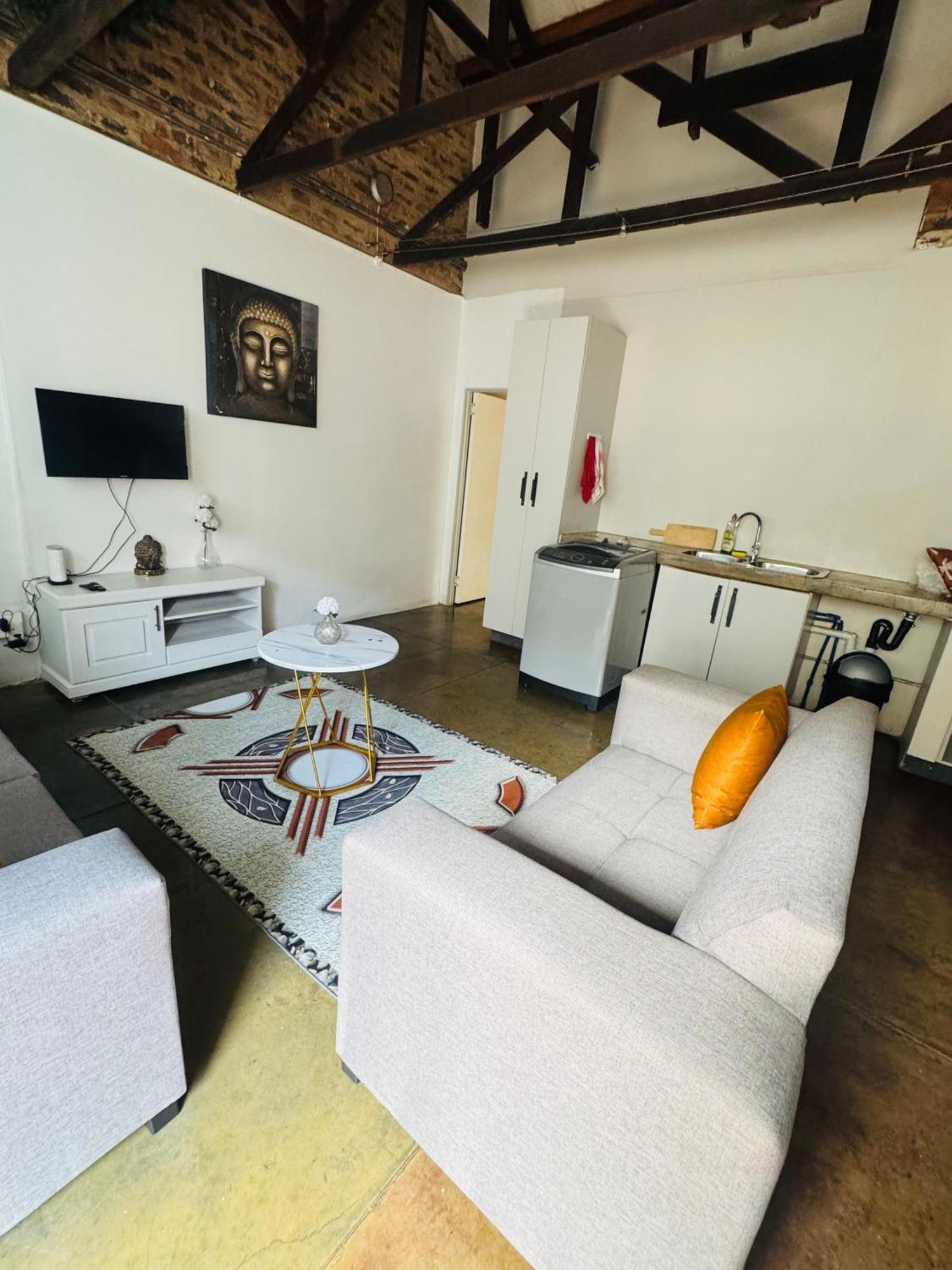 Apartment Uptown Oasis 2 Bedrooms , 2 Bathrooms In Maboneng With Unlimited Wifi *
