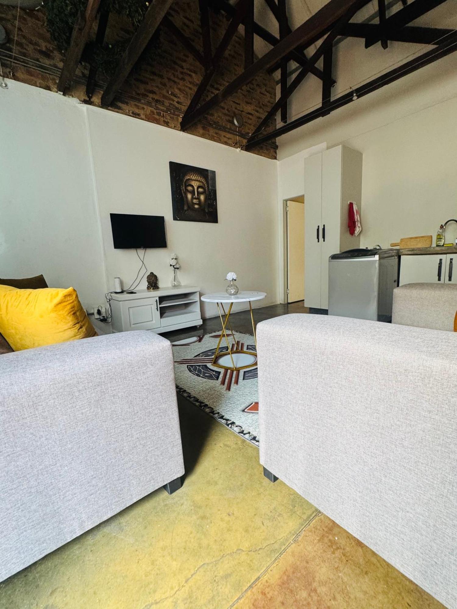Uptown Oasis 2 Bedrooms , 2 Bathrooms In Maboneng With Unlimited Wifi *