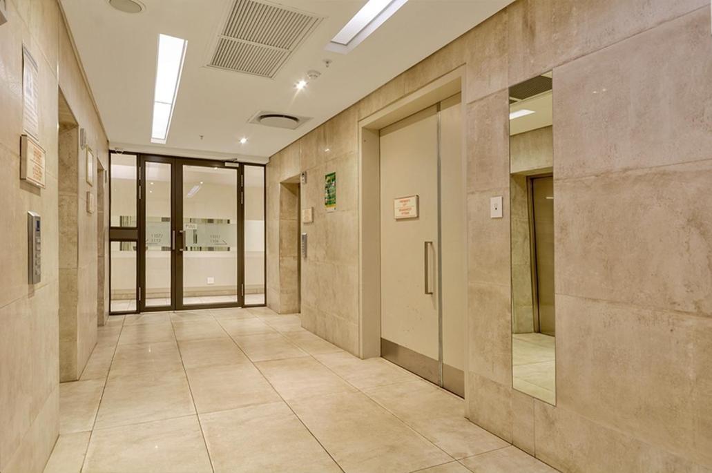 Sandton Skyline Luxury Space Aparthotel Joanesburgo