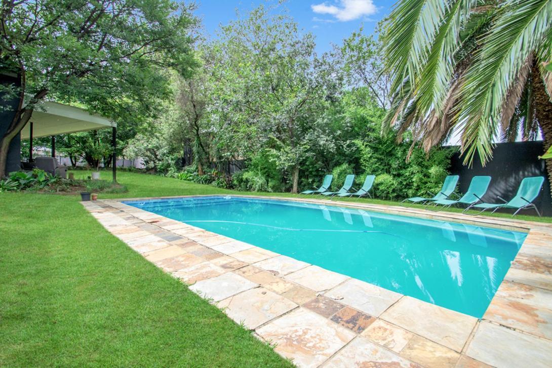 Sandton Guesthouse, Husky Rescue, No Parties Allowed Guest house