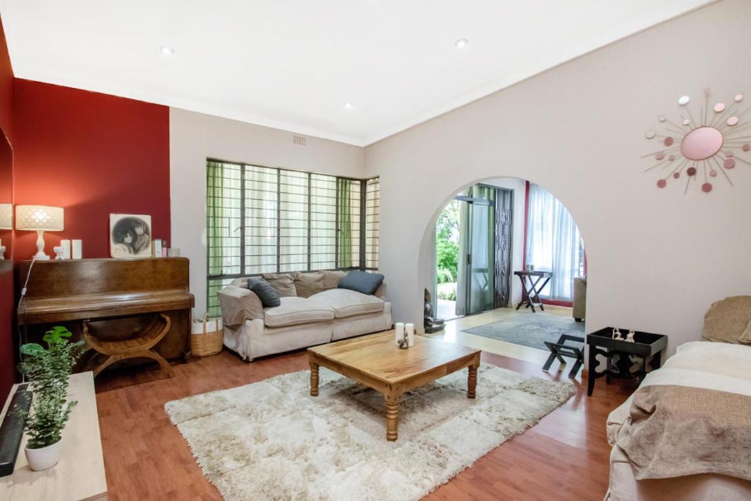 Sandton Guesthouse, Husky Rescue, No Parties Allowed * Johannesburg