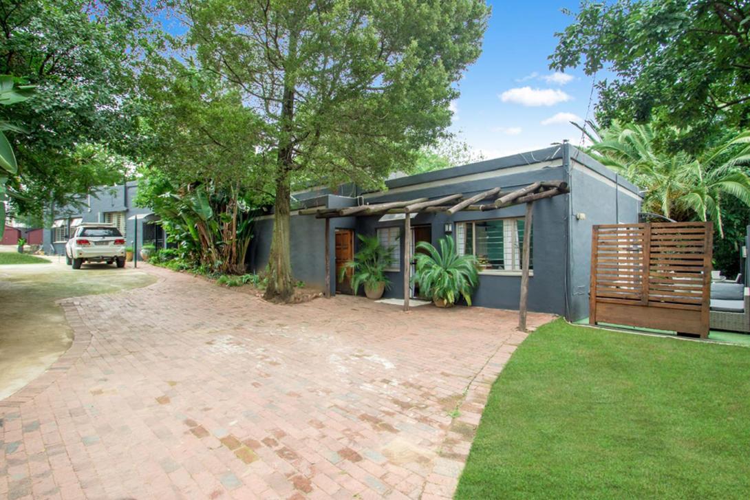 Sandton Guesthouse, Husky Rescue, No Parties Allowed Guest house Johannesburg