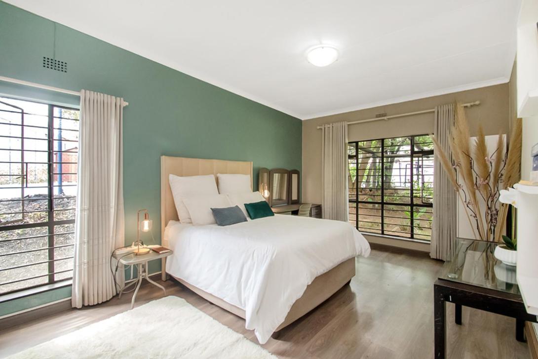 Sandton 5 Bedrooms 6 Beds Pool Tennis Court Free Wifi Johannesburg