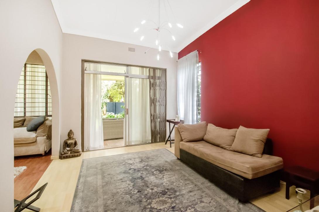 Sandton Guesthouse, Husky Rescue, No Parties Allowed Guest house