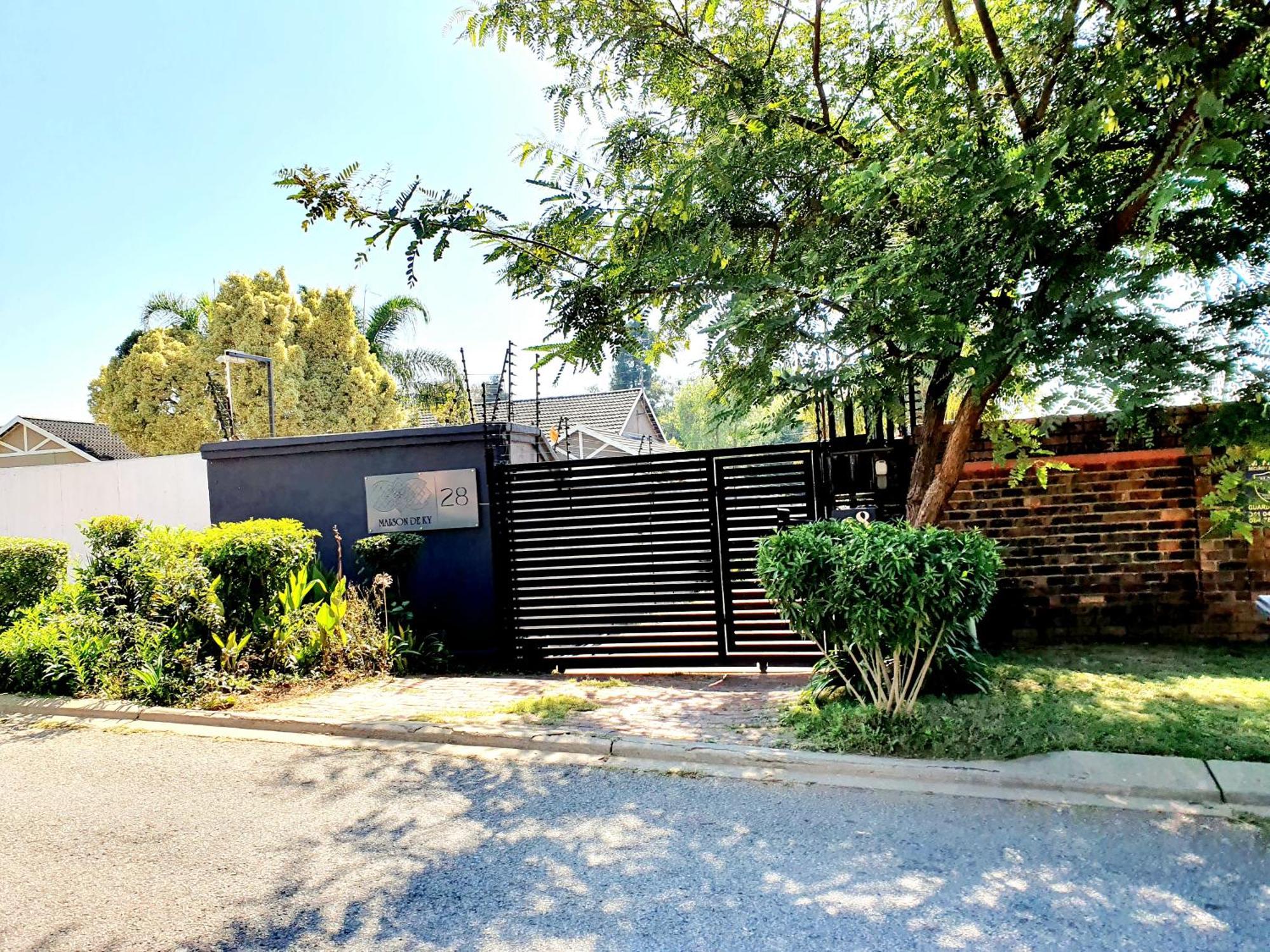 Sandton Guesthouse, Husky Rescue, No Parties Allowed Nhà khách Johannesburg