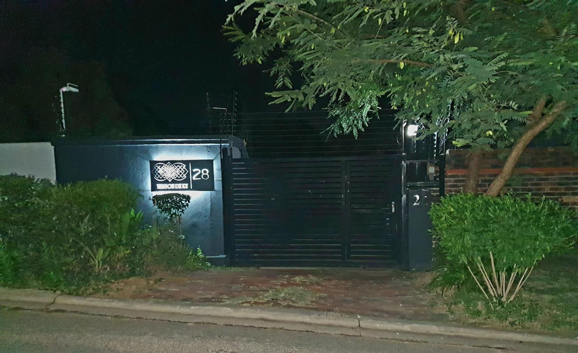 Guest house Sandton Guesthouse, Husky Rescue, No Parties Allowed Johannesburg
