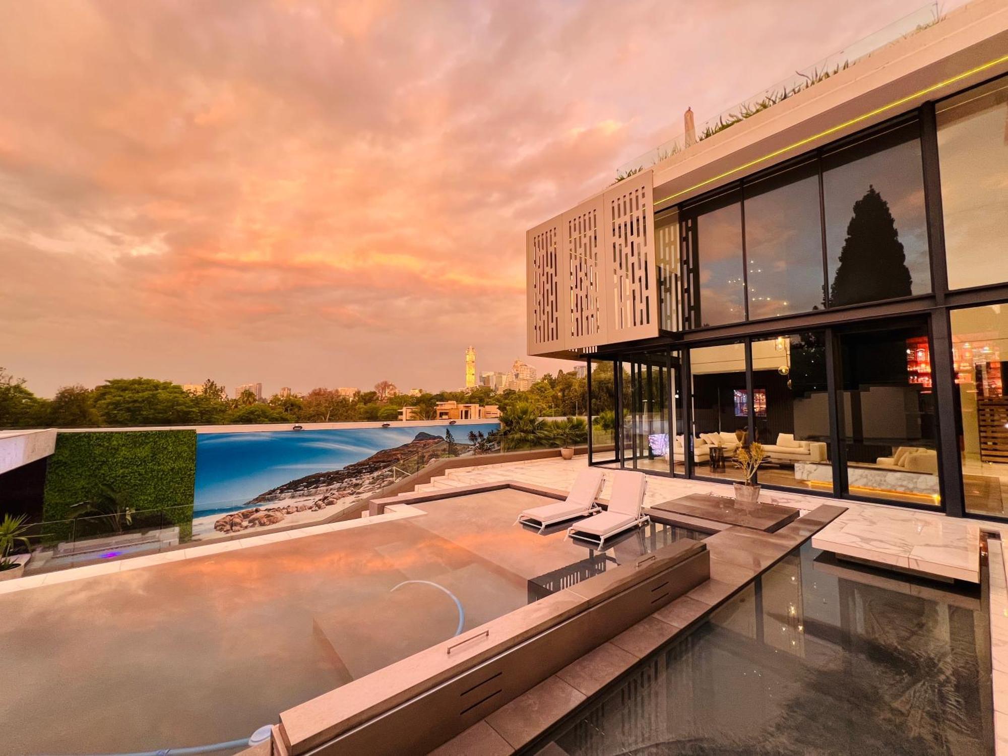 Villa Cleveland Luxury *