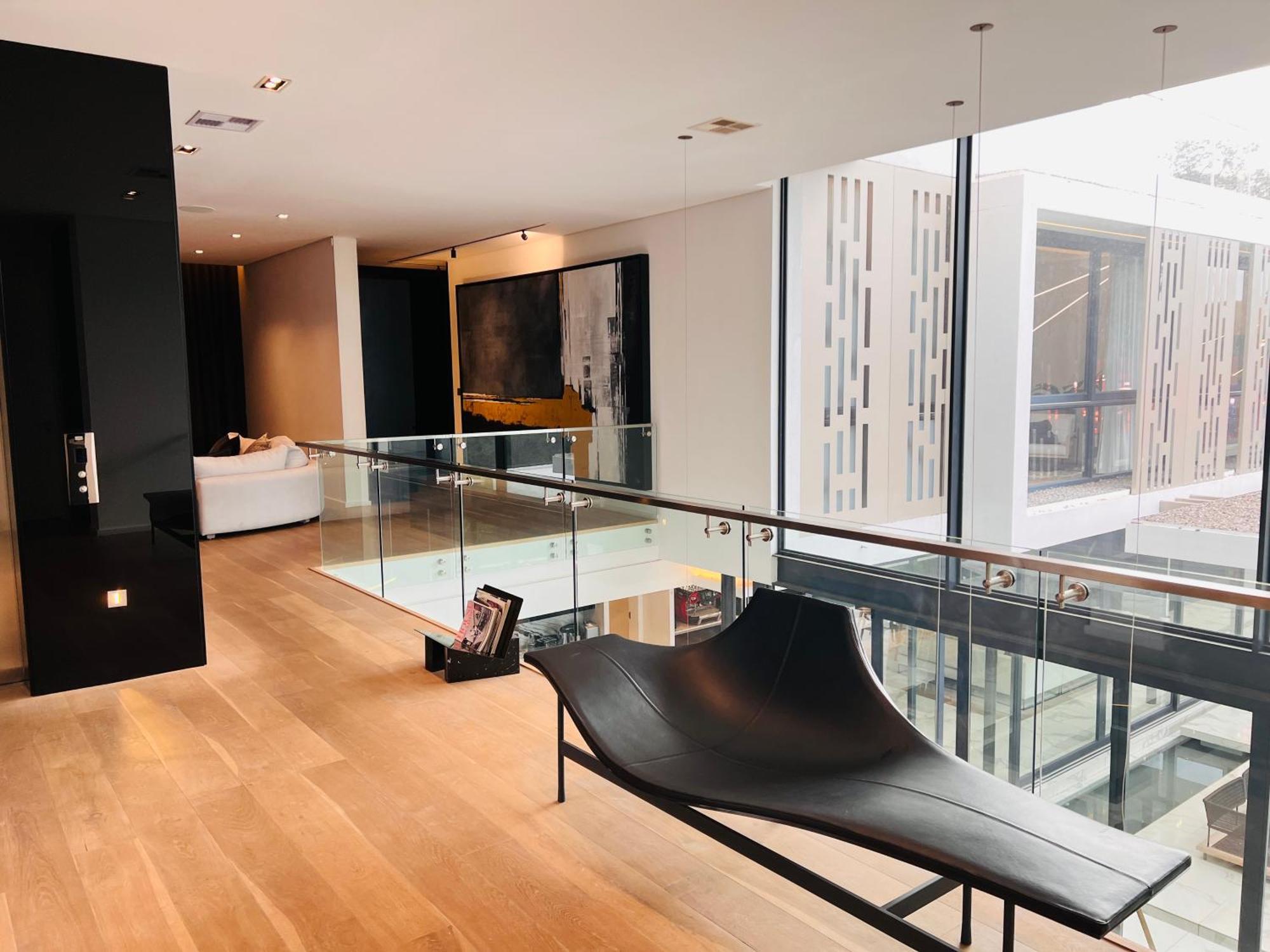 Cleveland Luxury Villa *