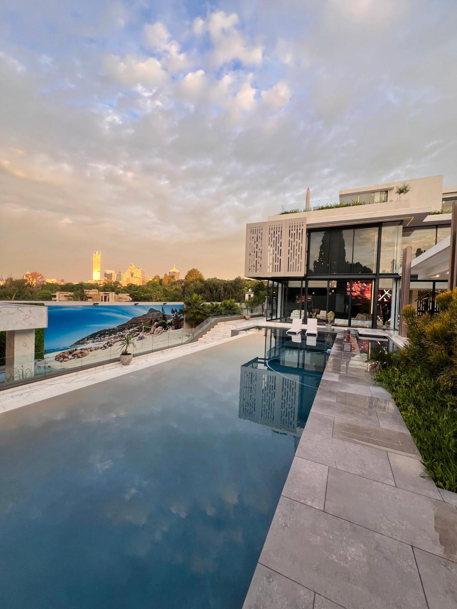 Cleveland Luxury * Johannesburg