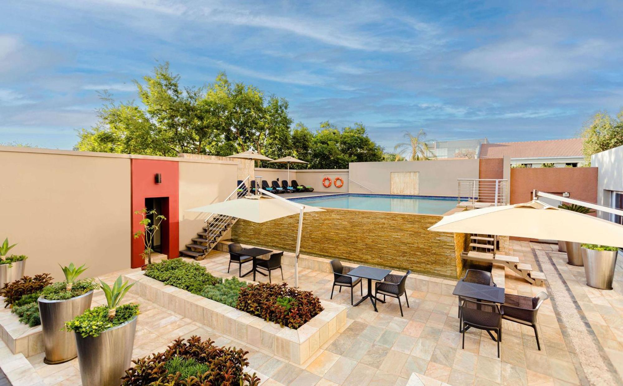 Southern Sun Rosebank, Hotel
