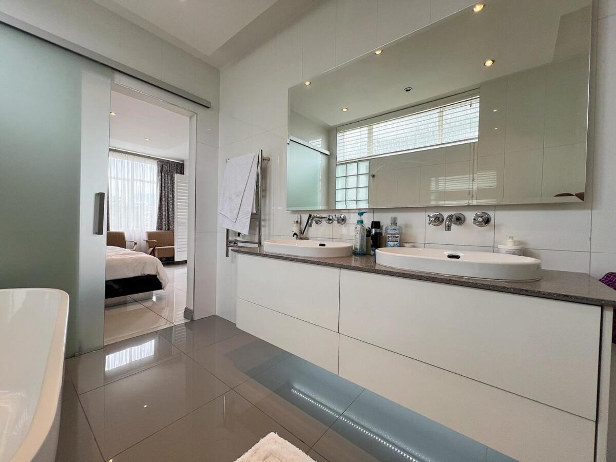 3 Bedroom Luxury Sandton * Johannesburg