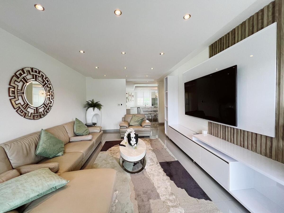 Apartment 3 Bedroom Luxury Sandton