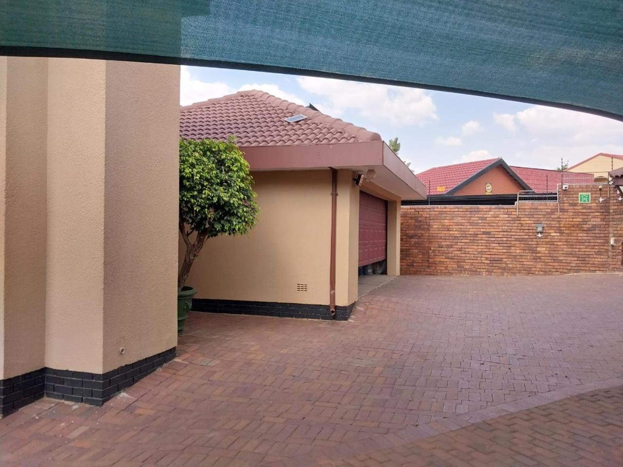 Guest house Erima