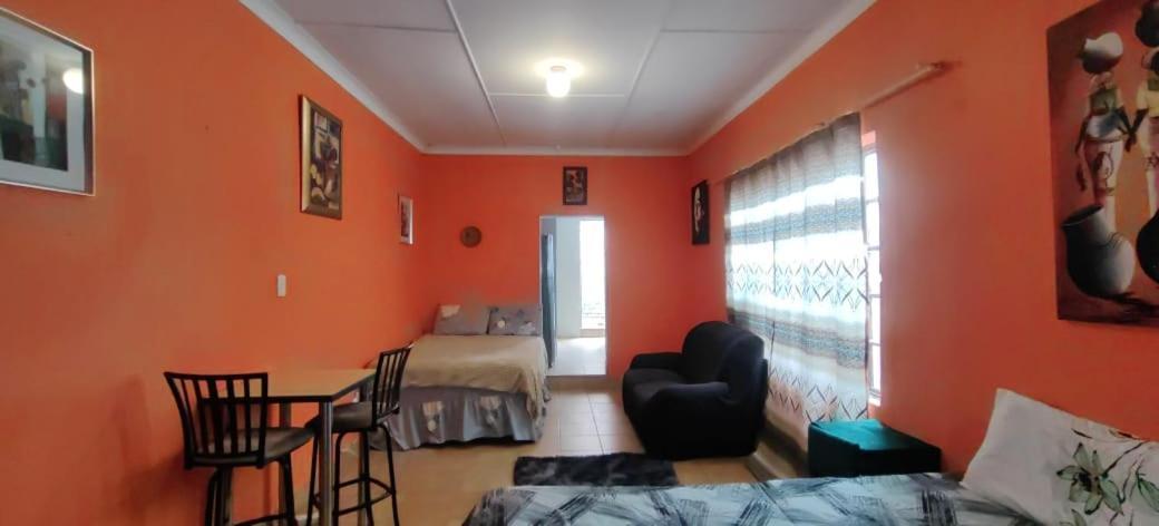 St. Michael And The Queens Bed & Breakfast *
