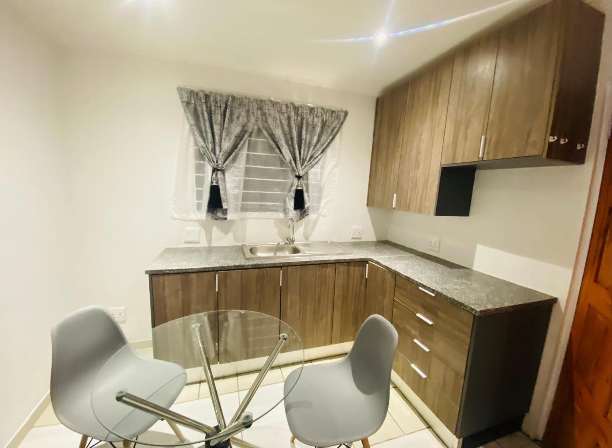 Newlands Comfortable Abode *