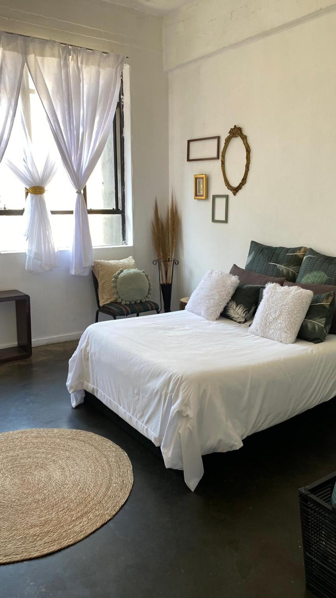 Apartment Hidden Gem For Creatives In Maboneg Johannesburg