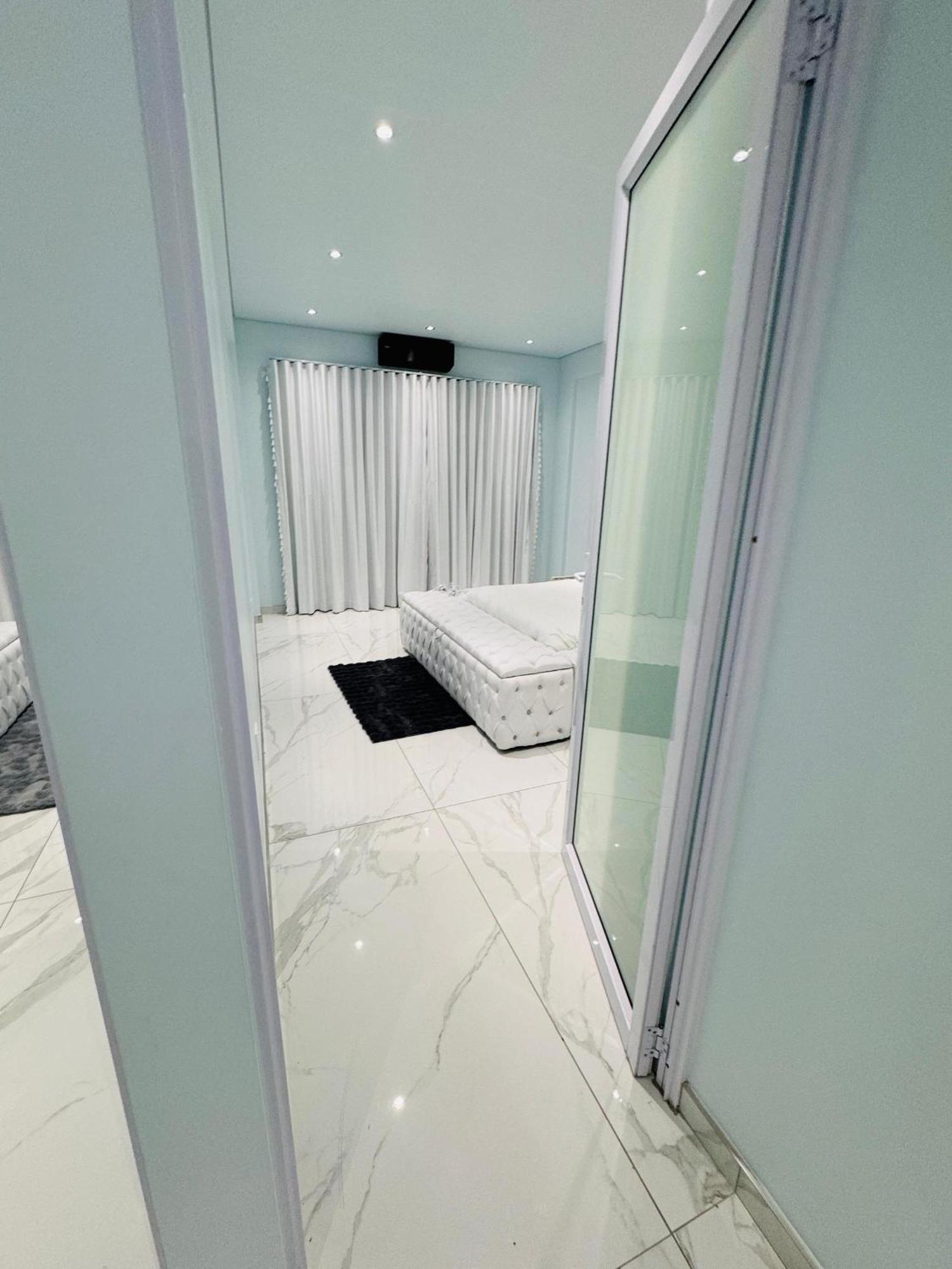 Sandton Atherstone Luxury Apartment