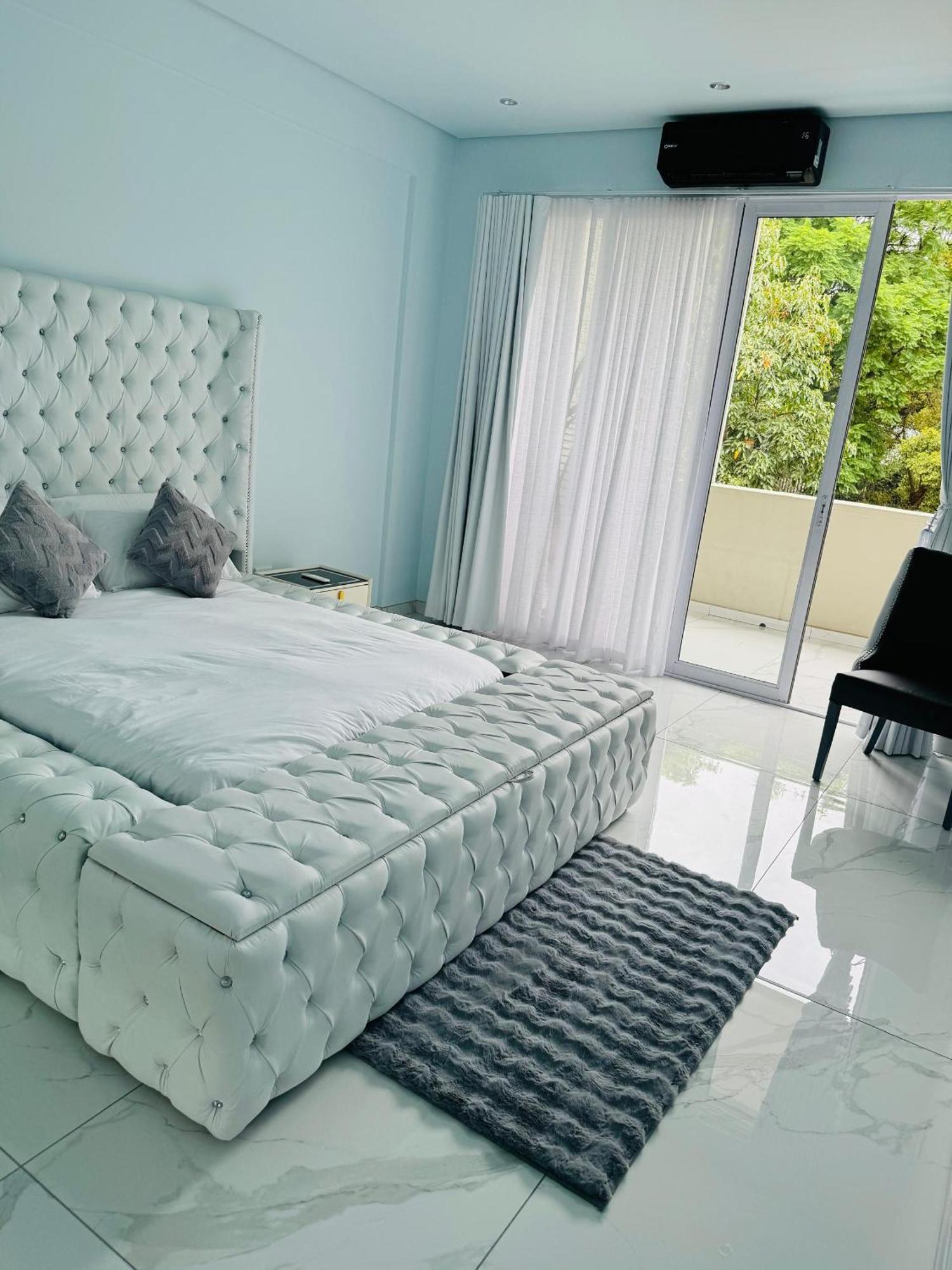 Sandton Atherstone Luxury Apartment *
