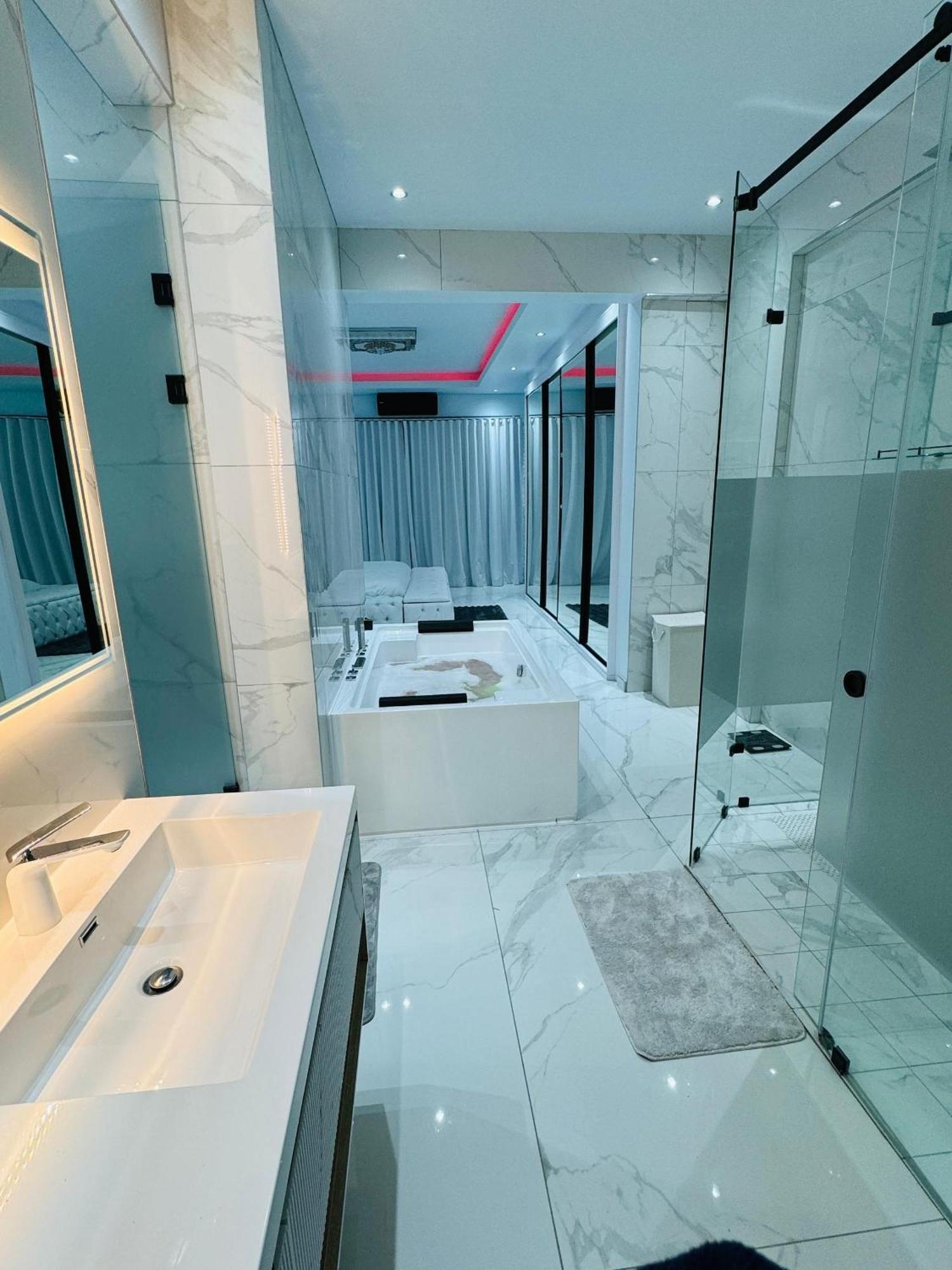 Sandton Atherstone Luxury Apartment