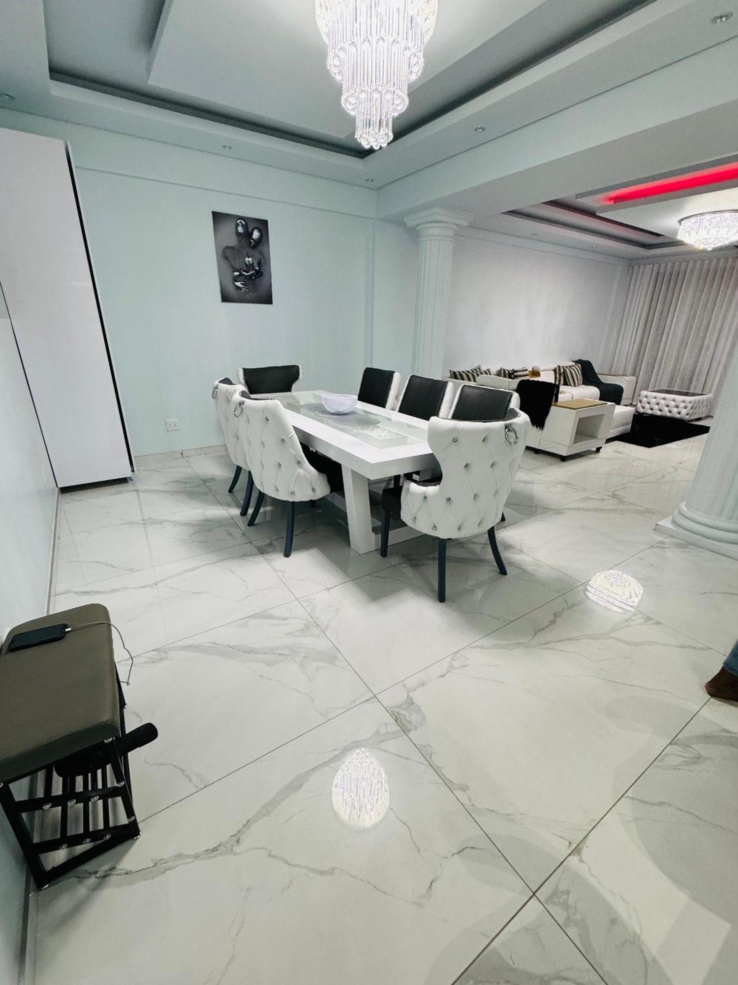 Sandton Atherstone Luxury Apartment