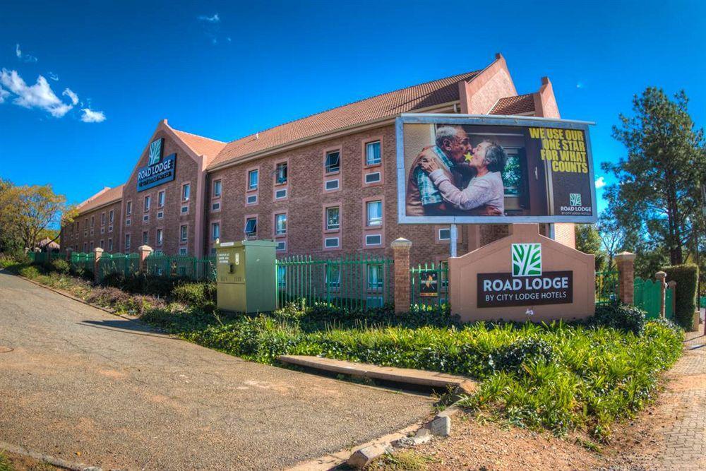 Road Rivonia *
