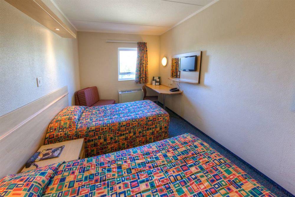 Road Rivonia Hotel